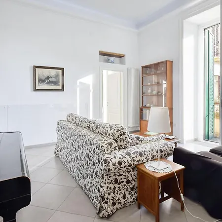 Apartamento 2 Bedroom Cozy In Nápoles