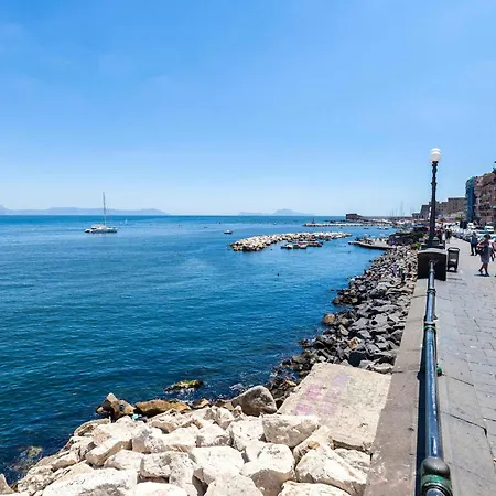 2 Bedroom Cozy In Apartament Neapol